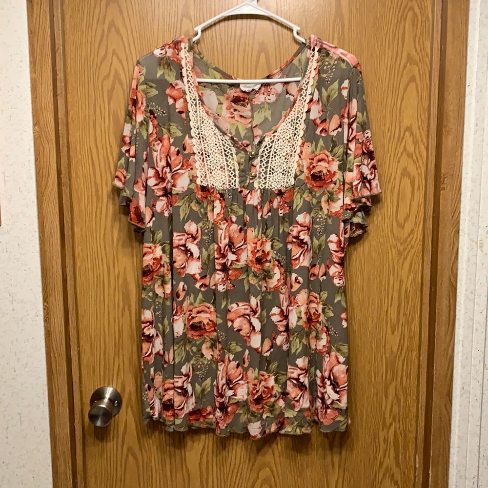 Women’s lightweight 3x blouse